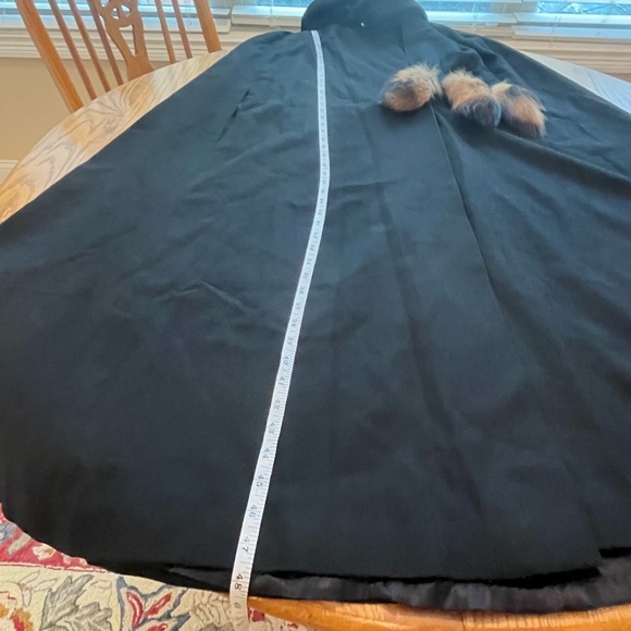 Wellington Fashions Vintage Fox Tail Scarf Long Wool Cape “A Featherlite Coat” - Picture 3 of 12